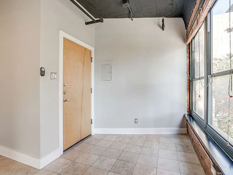 910 Houston St #301 — Photo 8