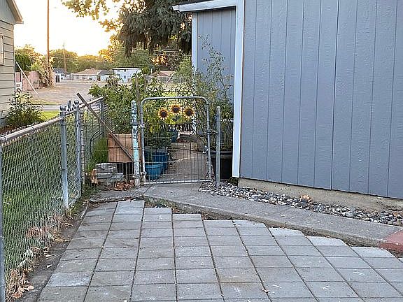 4th image of 1328 Wright Ave