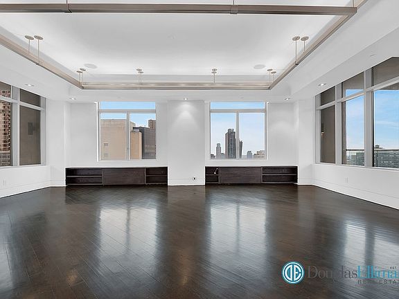 2nd image of 556 3rd Ave #Phe
