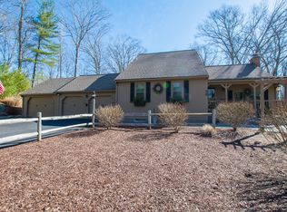 38 Oak Dr, Upton, MA 01568
