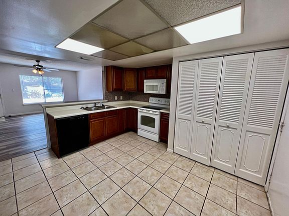 4th image of 1515 Huntington Ln APT 212