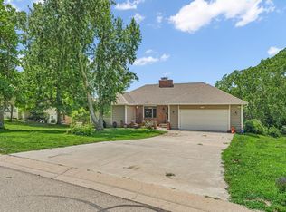 3725 SW Kings Forest Rd, Topeka, KS 66610