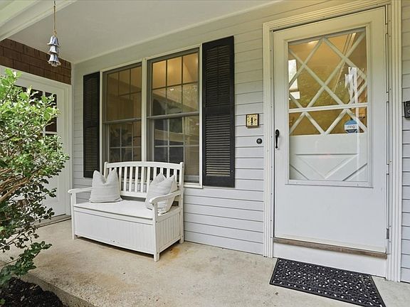 3rd image of 1 Boxwood Ln