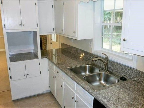 3rd image of 1203 Wilburn Dr SW
