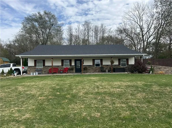 159 N State St, Knob Noster, MO 65336
