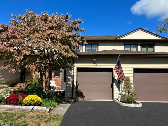 1st image of 13 Saxonney Cir