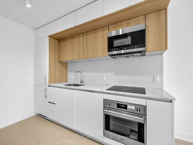 322 Dupont St #907 — Photo 10