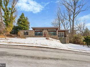 29 Rolling Rd, Wynnewood, PA 19096