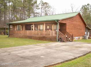 366 Amberwood Ln, Sylacauga, AL 35151