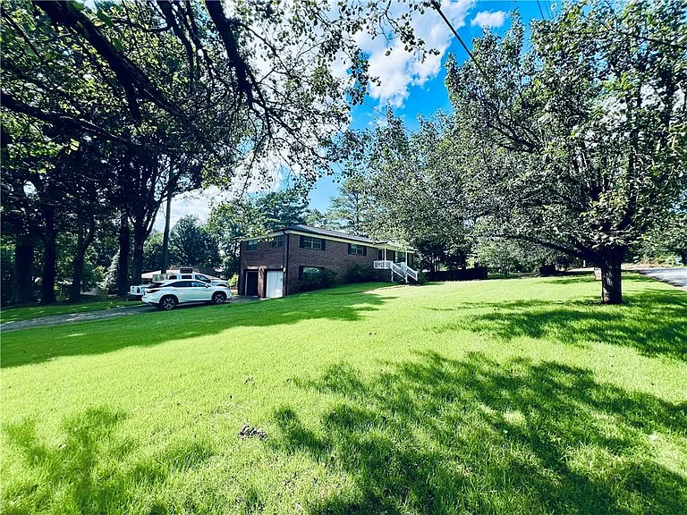 6695 Courtney Dr — Photo 21