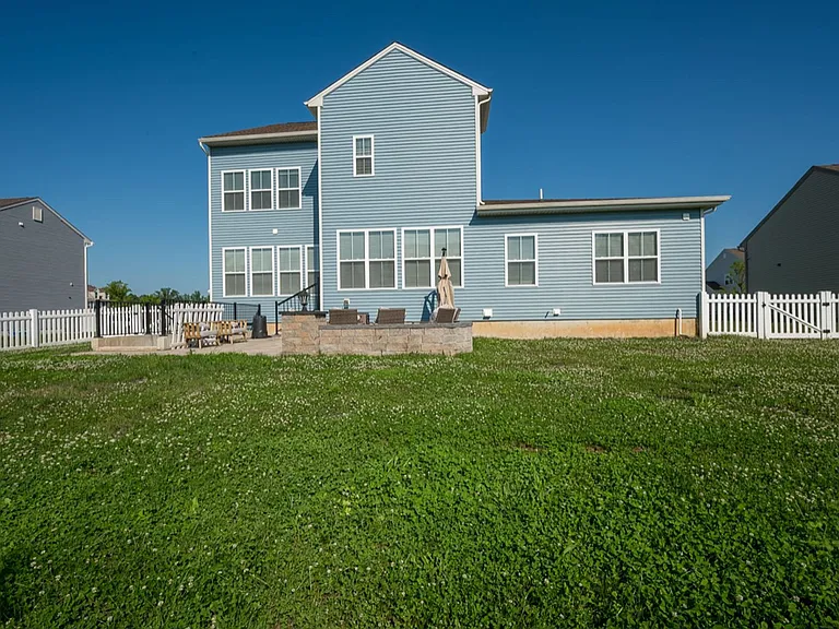 1607 Crane Ln — Photo 24