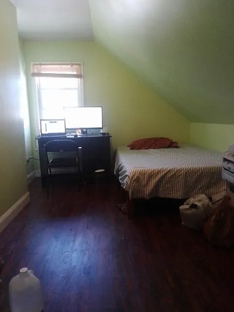 5 bed, 1.5 bath, 130 sqft, $650 — Photo 1