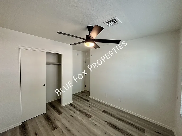 5369 S Waterloo Ln — Photo 10