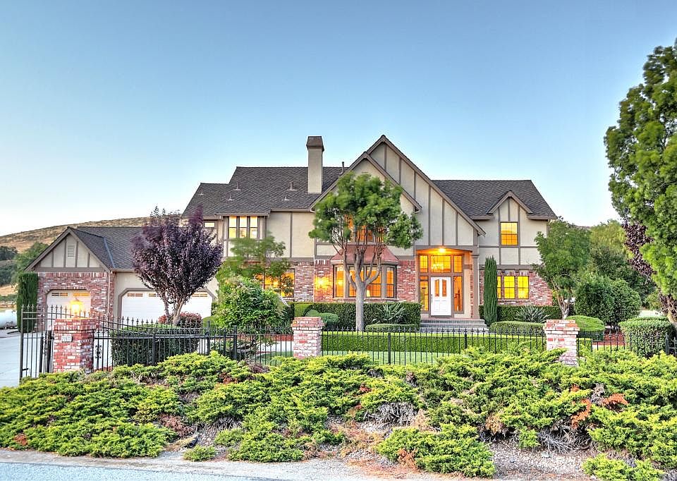 1st image of 21911 Lone Oak Cir