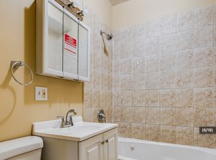 2251 W Rosemont Ave, Chicago, IL 60659