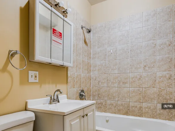 2251 W Rosemont Ave, Chicago, IL 60659