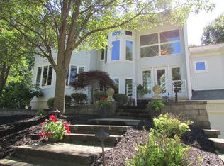 722 Creekview Dr, Eastlake, OH 44095