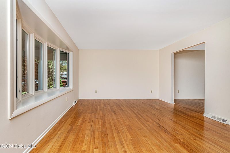 3rd image of 8 Wisconsin Avenue