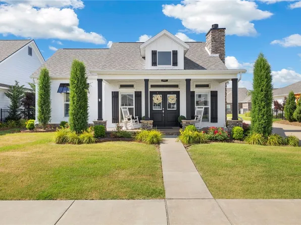 2007 SW Huntwick Ave, Bentonville, AR 72713