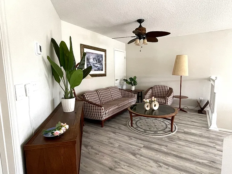 2nd floor living room