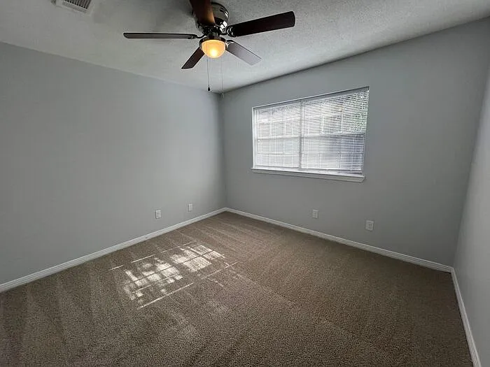 405 Schubert Dr #C — Photo 11