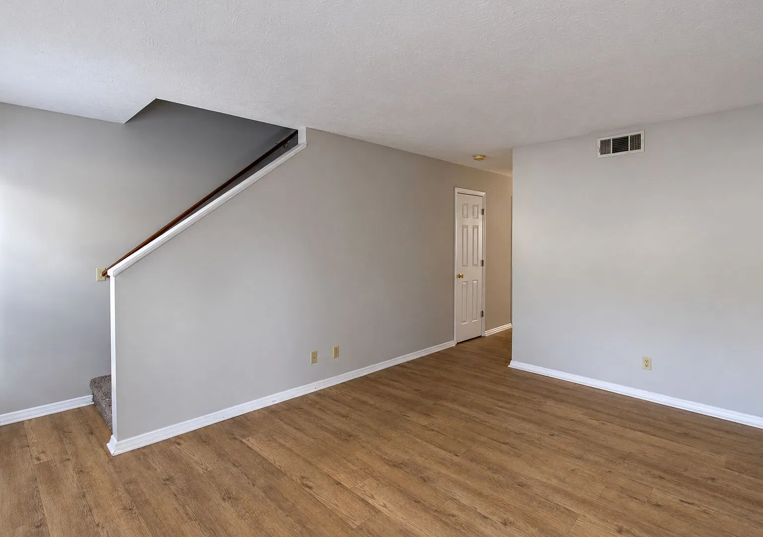 1000 Brown Ave — Photo 3