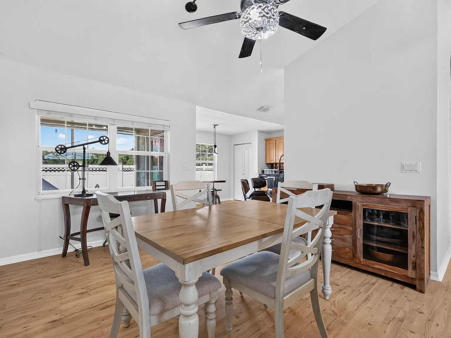 3 bed, 1606 sqft, $3,500 — Photo 3