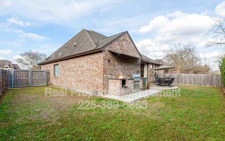 9462 Country Lake Dr — Photo 16