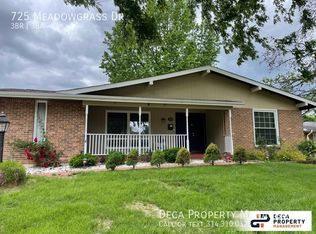 725 Meadowgrass Dr, Florissant, MO 63033