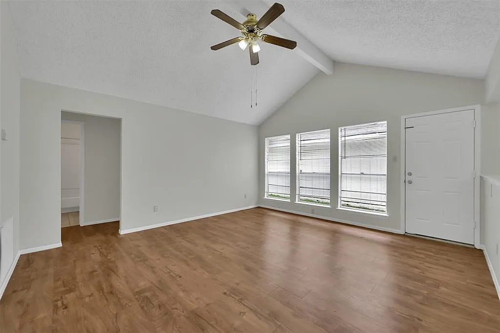 2 bed, 1.0 bath, 904 sqft, $1,475 — Photo 3