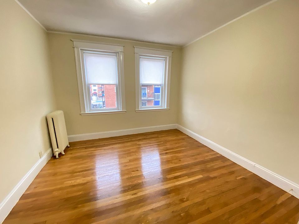 1st image of 62 Woodstock Ave #0