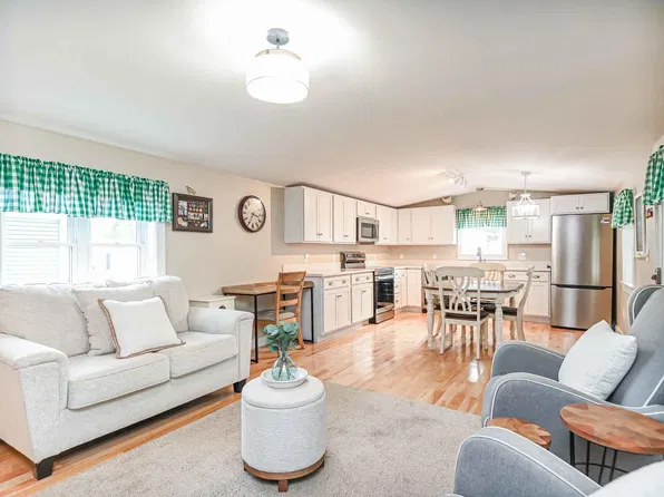 18 Seabreeze Drive, North Hampton, NH 03862