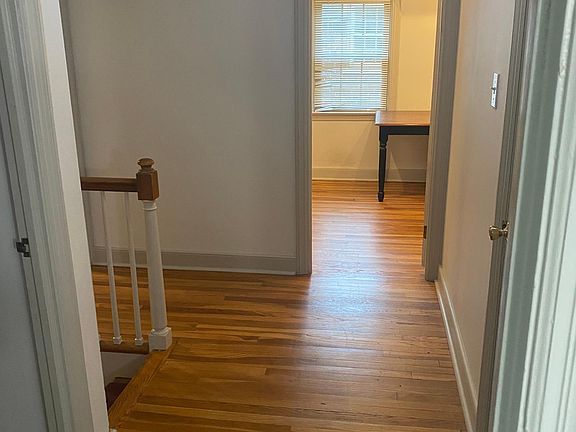 3rd image of 1053 Columbia Ave