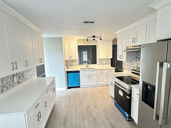 2nd image of 3019 Bloomsbury Dr