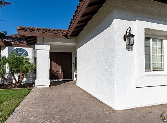 5th image of 2418 S Cypress Dr