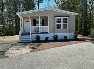 102 Maplewood Dr, Halifax, MA 02338
