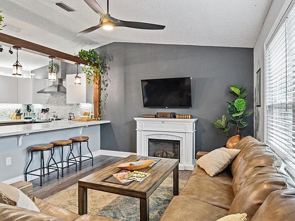 4th image of 5015 Seville Dr