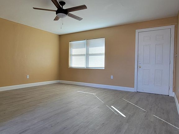 3rd image of 2410 Linhart Ave