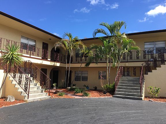 3rd image of 1905 Winkler Ave APT 2
