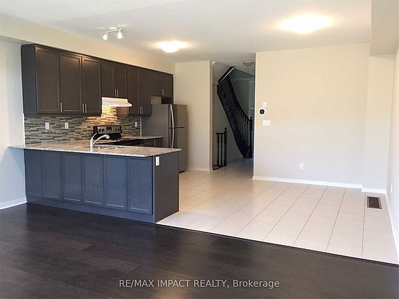 5th image of 20 Rimrock Cres