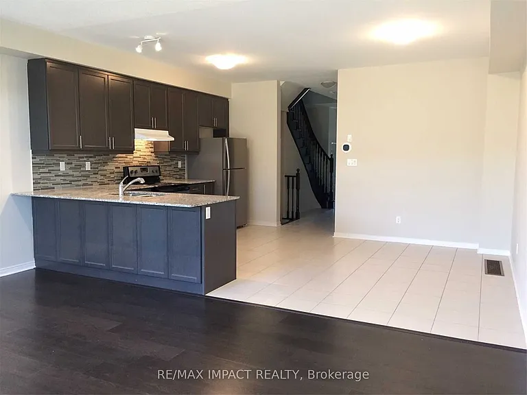 20 Rimrock Cres — Photo 5