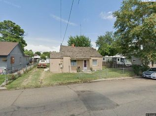 709 W 5th St, Grandview, WA