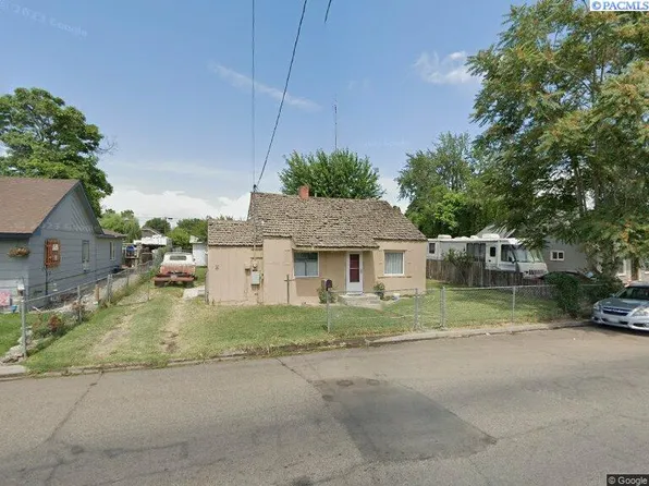 709 W 5th St, Grandview, WA 98930
