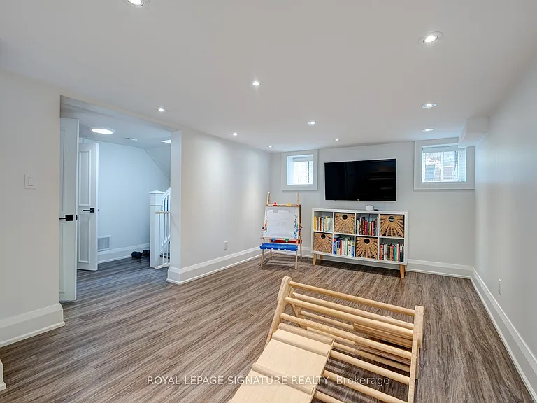 77 Runnymede Rd — Photo 27