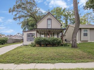 922 24th St, Des Moines, IA 50312