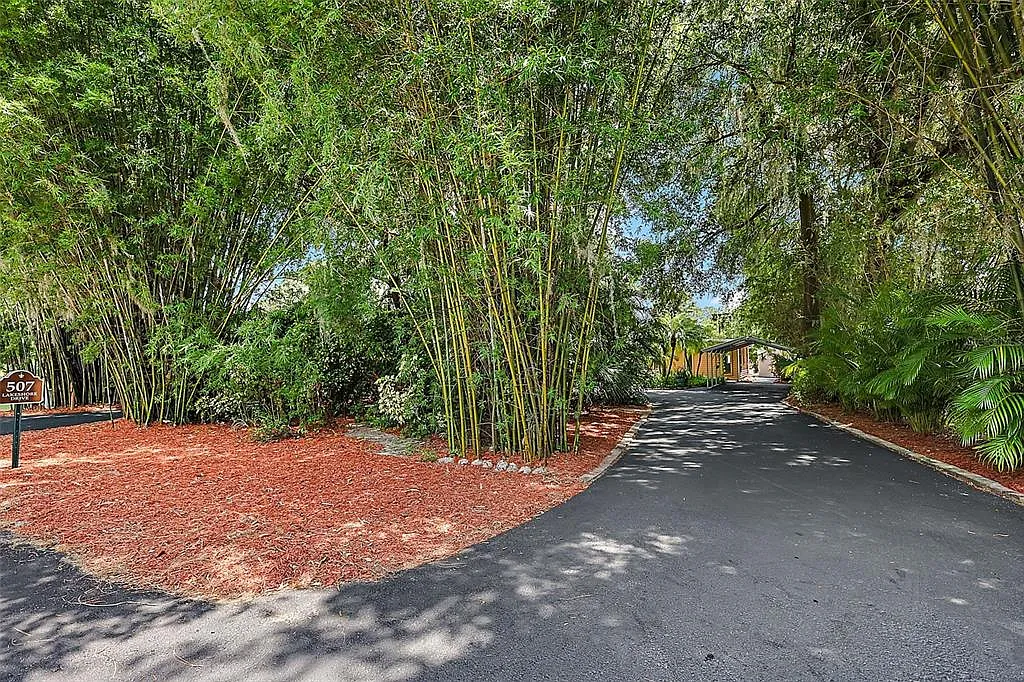 3 bed, 2.0 bath, 1806 sqft, $3,800 — Photo 3