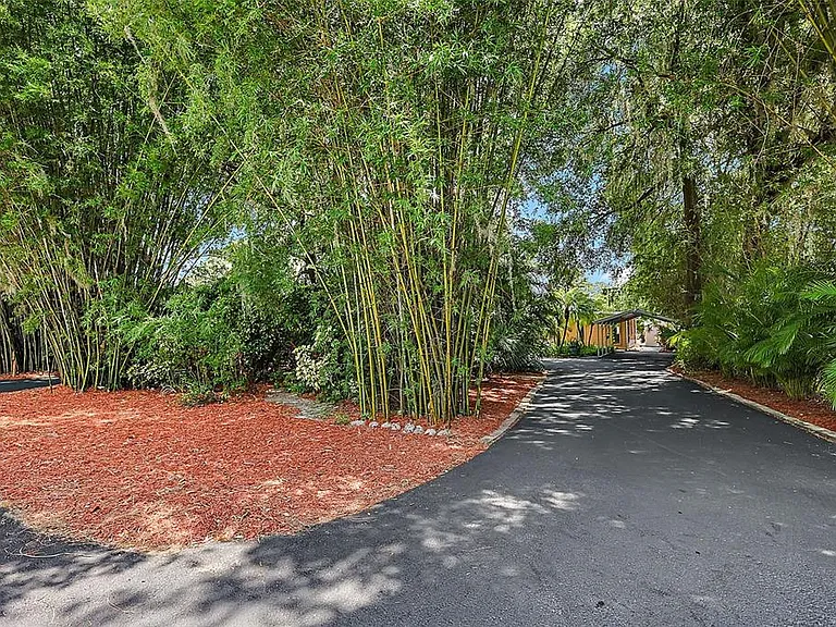 507 Lakeshore Dr — Photo 3