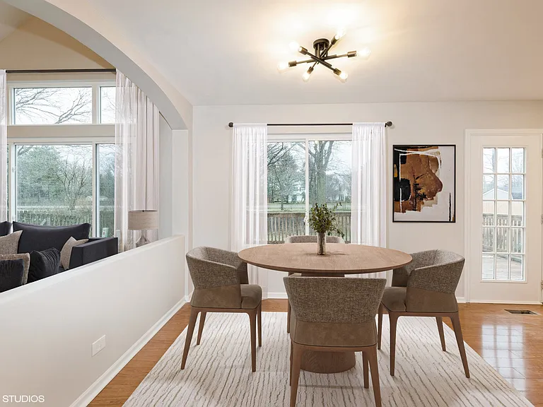 4663 Rolling Hills Dr — Photo 2