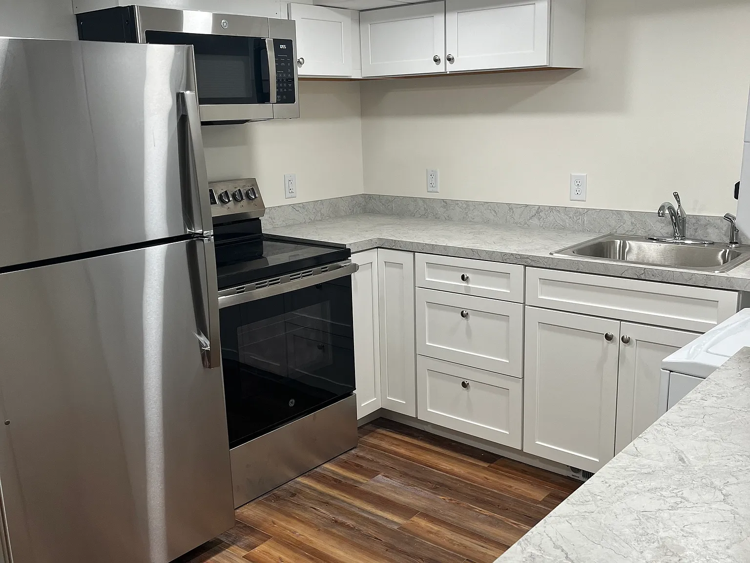 2 bed, 1000 sqft, $1,600 — Photo 1