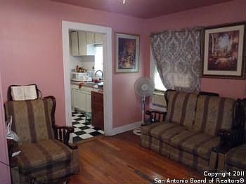 4th image of 2918 Lombrano St